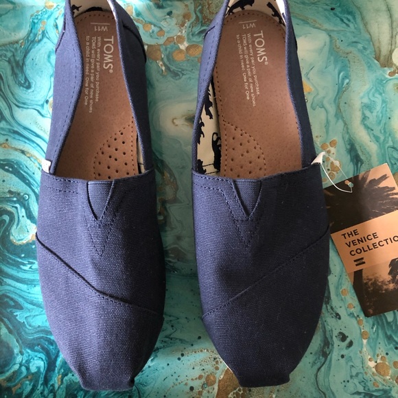 Toms Shoes - NWT Toms Majolica Blue Heritage Canvas Shoes 11